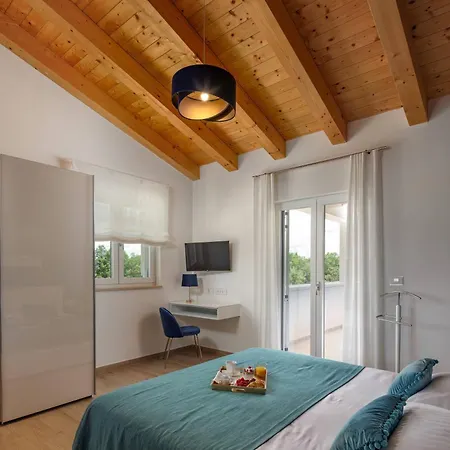 Karla Tar Villa Tar-Vabriga