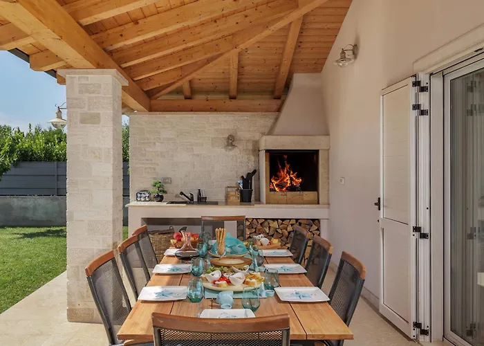 Karla Tar Villa *