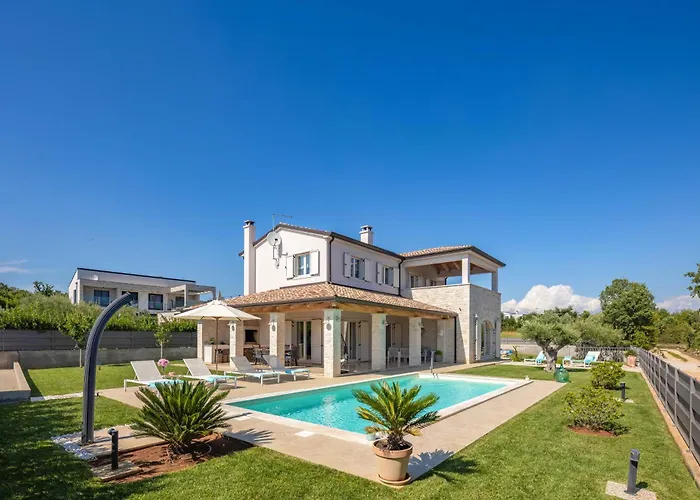 Karla Tar Villa Tar-Vabriga